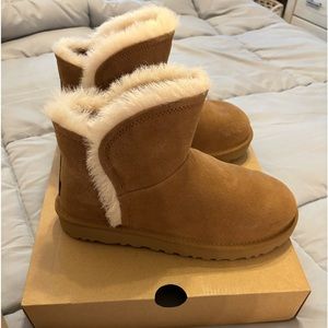 Uggs Chestnut Size 7